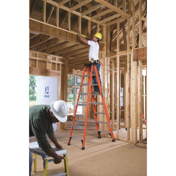 8 ft Fiberglass Stepladder