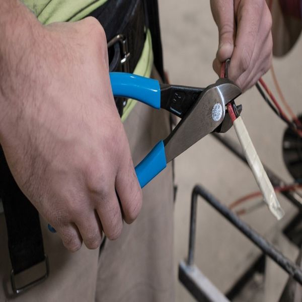 8 1/8 in 2000 High Leverage Diagonal Cutting Plier Standard Cut Oval Nose Uninsulated