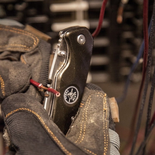 Electrician Pocket Knife, Drop Point, Boxes; Cartons; Wire Stripping