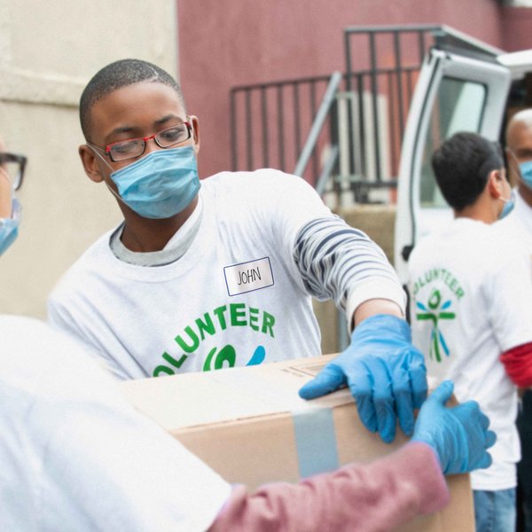 AveryÂ® White Adhesive Name Badges with Blue Border 5895, 2-1/3