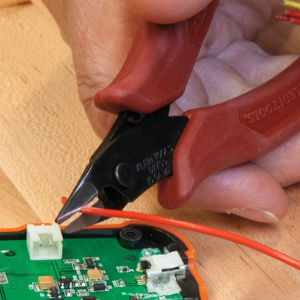 5 in Diagonal Cutting Plier Flush Cut Narrow Nose Uninsulated