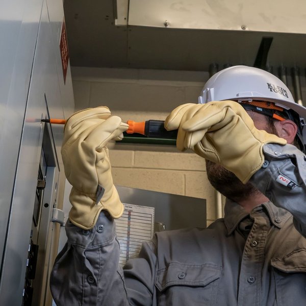 Insulated Screwdriver, #2 Square Tip, 6-Inch Round Shank