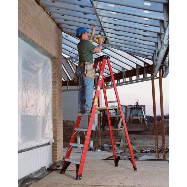 8 ft Fiberglass Stepladder