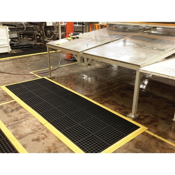 Ramp Edge Nitrile Rubber 3 ft 3 in 3 in 5/8 in