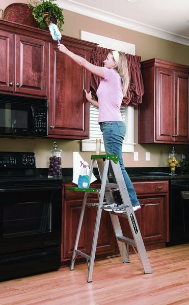 8 ft Aluminum Stepladder