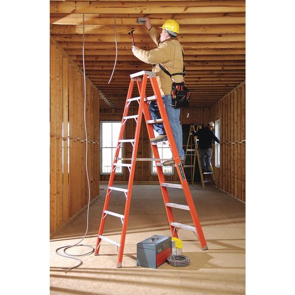 8 ft Fiberglass Stepladder