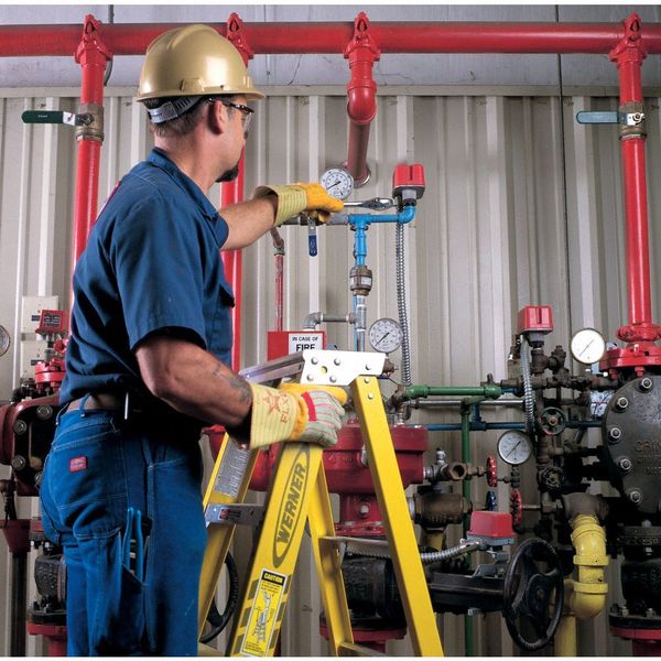 5 ft Fiberglass Stepladder