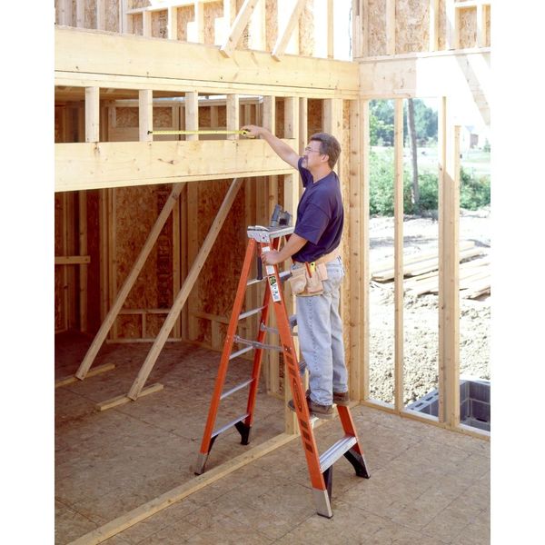 6 ft Fiberglass Stepladder