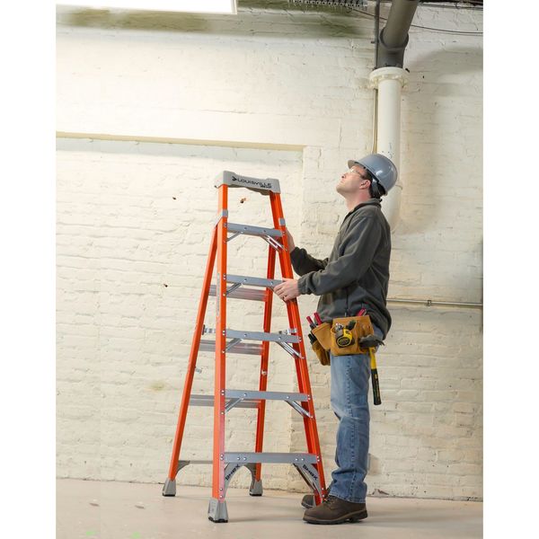 6 ft Fiberglass Stepladder