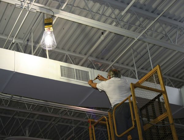 HANG-A-LIGHT Metal Halide Yellow Temporary Hanging Light