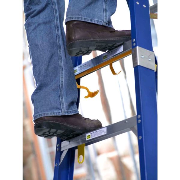 8 ft Fiberglass Stepladder