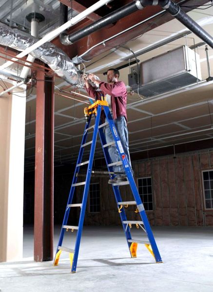 8 ft Fiberglass Stepladder