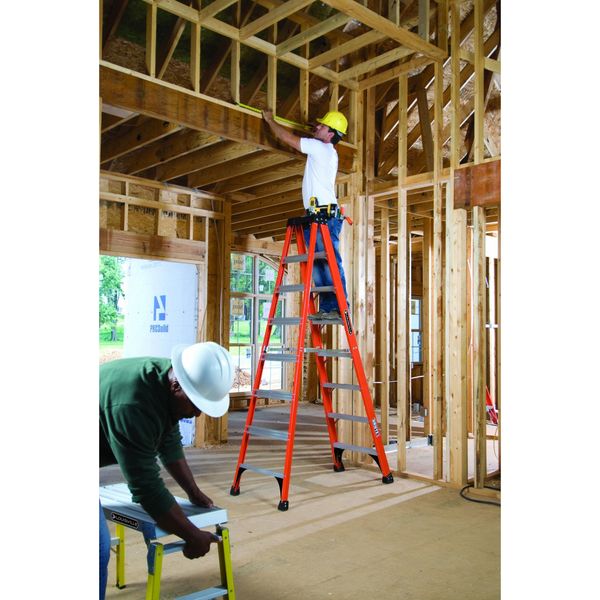 8 ft Fiberglass Stepladder